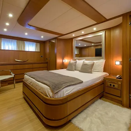 Yacht Newfield