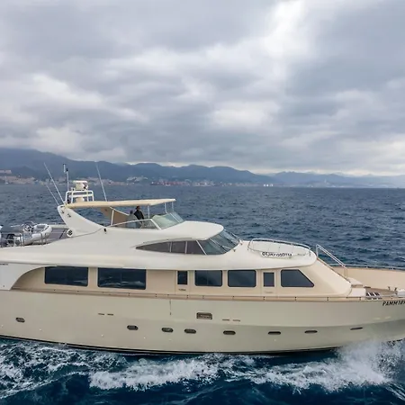 Botel Yacht Newfield Janov