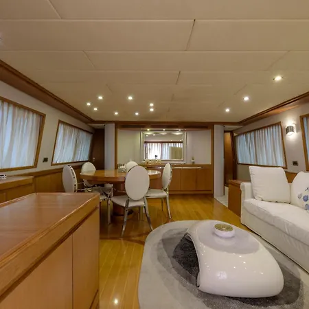 Bådhotel Yacht Newfield Genova